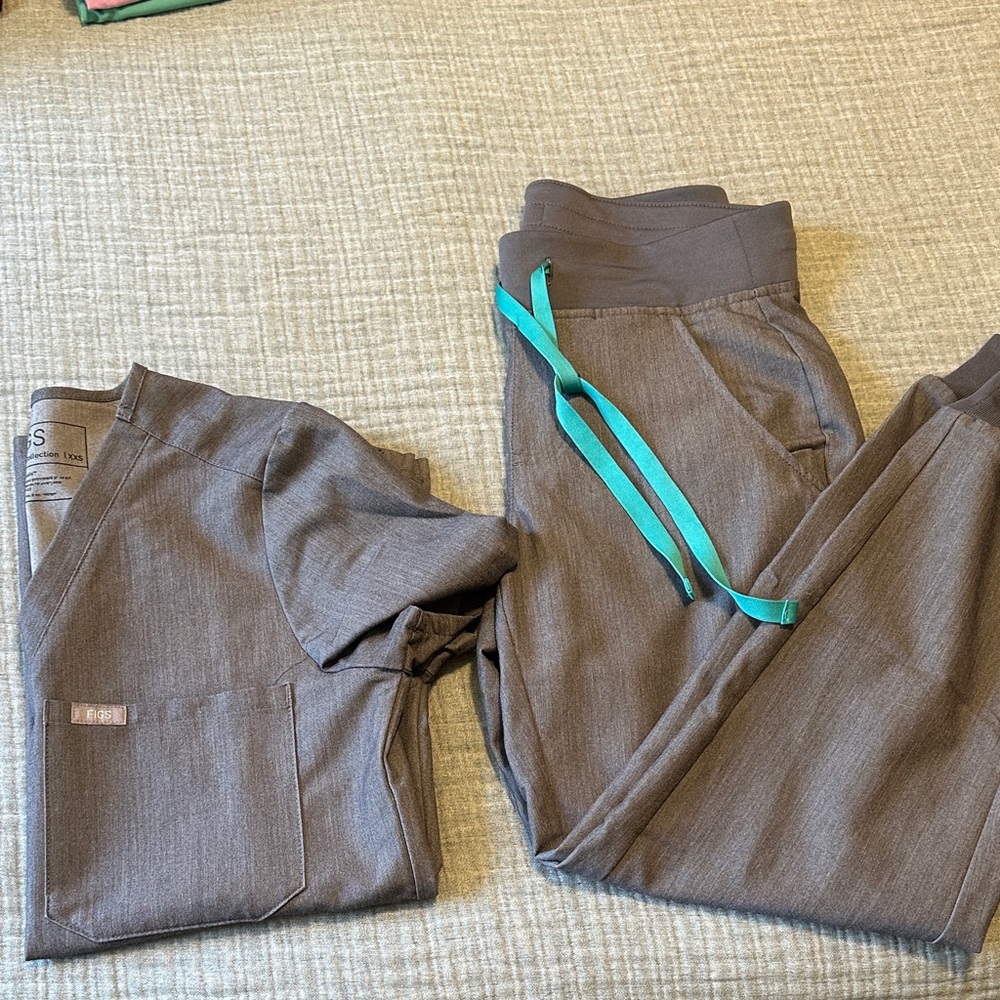 figs XXS petite graphite scrub set